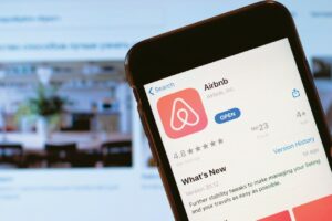 Read more about the article Παράταση της αναστολής νέων αδειών Airbnb στην Αθήνα